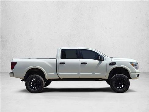 Used 2017 Nissan Titan PRO-4X AWD/4WD image 4