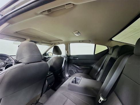 Used 2022 Nissan Altima 2.5 SV w/ SV Premium Package image 12