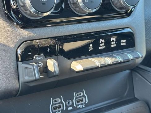 New 2026 RAM 1500 4x4 Crew Cab image 6