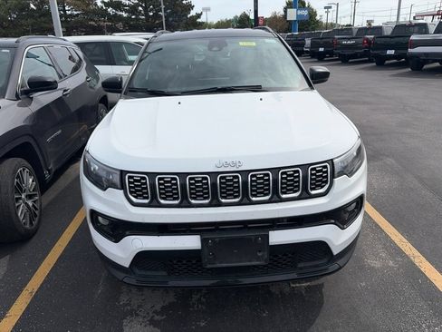 Used 2022 Jeep Compass Trailhawk w/ Trailhawk Elite Group AWD/4WD image 1