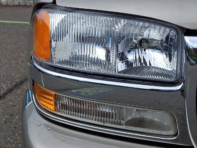 Used 2002 GMC Yukon SLT AWD/4WD image 9