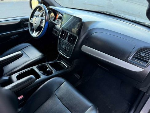 Used 2016 Dodge Grand Caravan R/T image 19