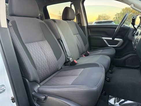Used 2022 Nissan Titan SV w/ Accessory Utility Package image 28