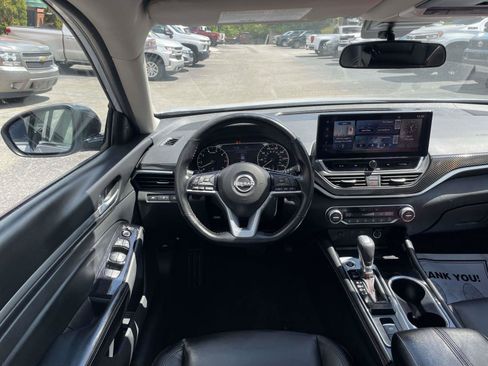 Used 2025 Nissan Altima 2.5 SR w/ SR Premium Package AWD/4WD image 2