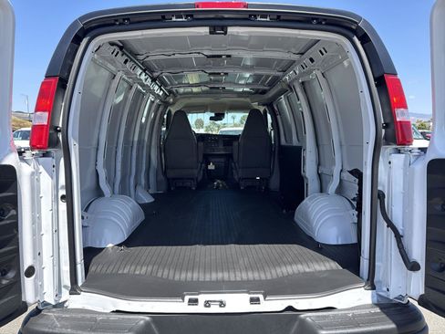 New 2026 GMC Savana 2500 w/ Driver Convenience Package RWD image 21