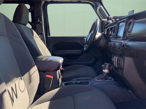Certified 2022 Jeep Gladiator Willys image 38