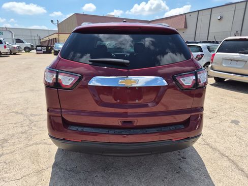 Used 2015 Chevrolet Traverse LT w/ Style and Technology Package FWD image 4