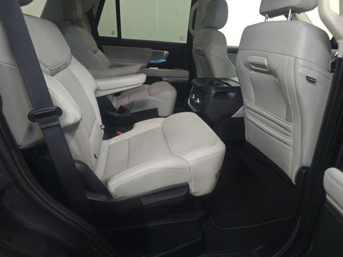 Certified 2025 Ford Expedition Platinum w/ Driver's Package AWD/4WD image 6