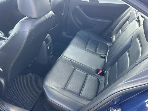 Used 2013 Volkswagen Jetta SE FWD image 12