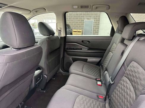 Used 2024 Nissan Pathfinder SV AWD/4WD image 10