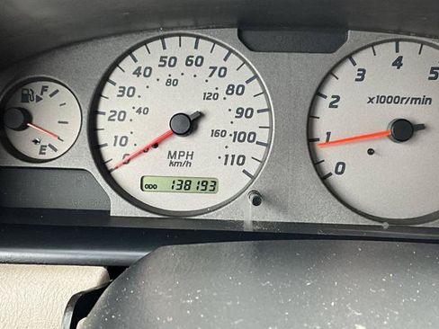 Used 2001 Nissan Frontier SE AWD/4WD image 12