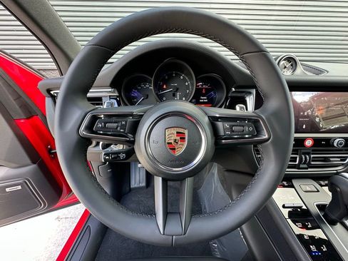 Used 2026 Porsche Macan image 15