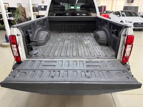 Used 2022 Ford F250 XL w/ Power Equipment Group AWD/4WD image 9