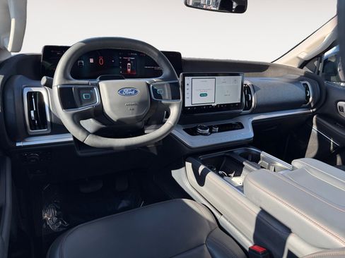 Used 2025 Ford Expedition Active image 15