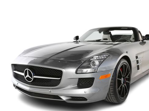 Used 2012 Mercedes-Benz SLS AMG Roadster image 3