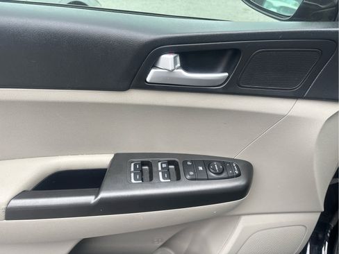 Used 2021 Kia Sportage LX w/ LX Fwd Popular Package image 6