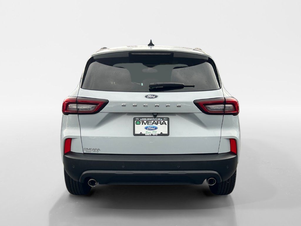Used 2025 Ford Escape ST-Line w/ Tech Pack #1 FWD image 4