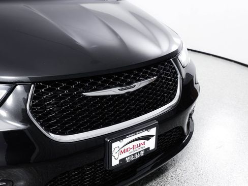 Used 2022 Chrysler Pacifica Touring-L FWD image 4