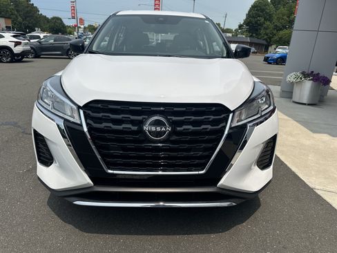 Used 2025 Nissan Kicks Play S FWD image 3