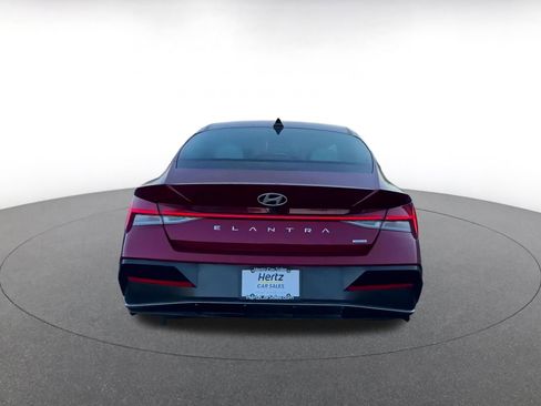 Used 2025 Hyundai Elantra Limited image 12