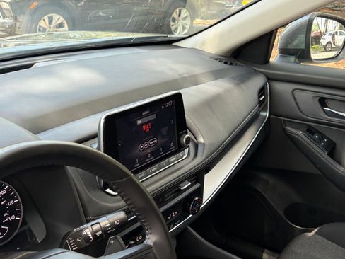 Used 2025 Nissan Rogue SV FWD image 36