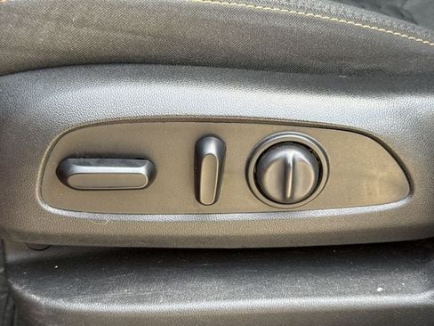 Used 2020 Chevrolet Equinox LT FWD image 25