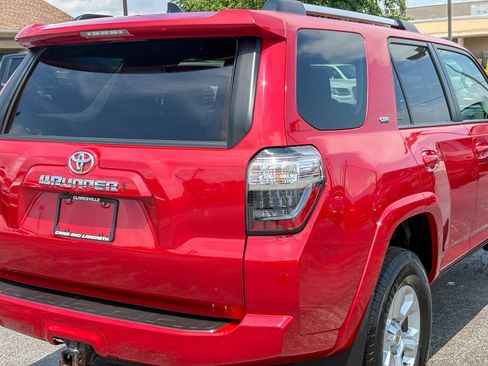 Used 2022 Toyota 4Runner SR5 Premium w/ Moonroof Package AWD/4WD image 17