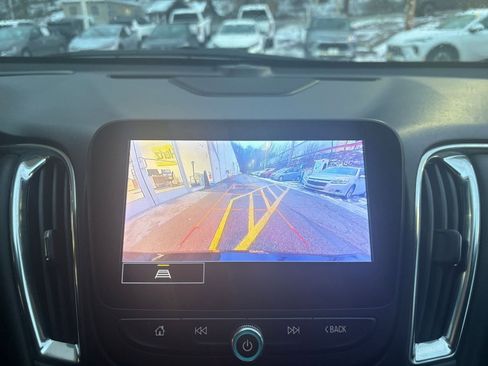 Used 2024 Chevrolet Malibu LT image 17