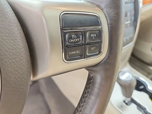Used 2012 Jeep Grand Cherokee Overland AWD/4WD image 11