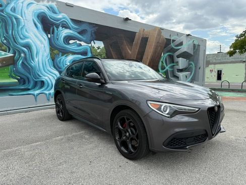 Used 2022 Alfa Romeo Stelvio Veloce AWD/4WD image 5