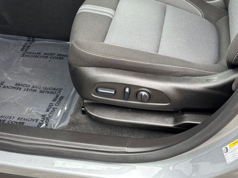 Used 2025 Chevrolet Blazer LT image 23