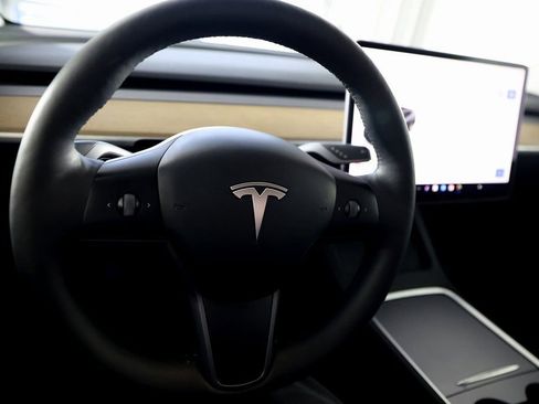 Used 2023 Tesla Model Y Long Range image 18