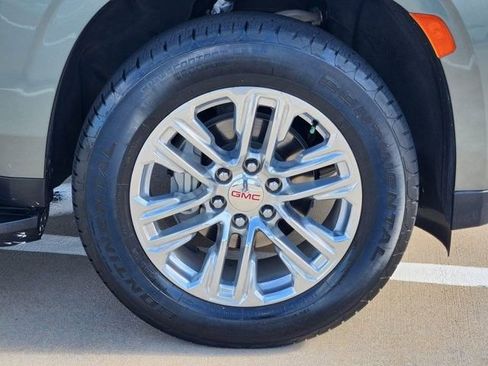 Used 2024 GMC Yukon SLT w/ SLT Premium Package RWD image 9
