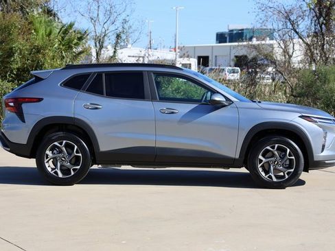 New 2026 Chevrolet Trax LT w/ Driver Confidence Package image 4
