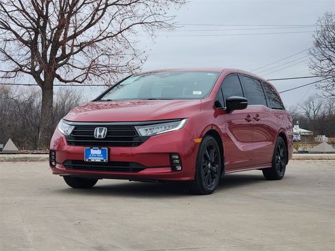 Certified 2023 Honda Odyssey Sport image 3