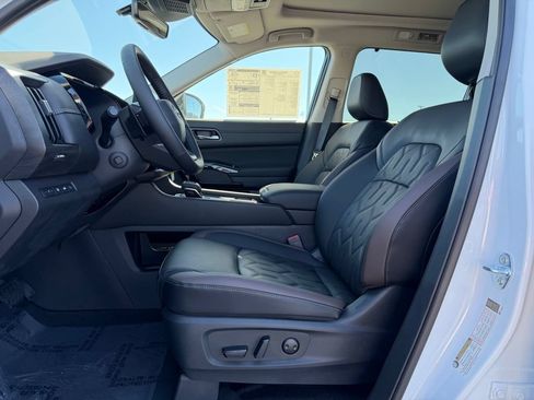 New 2026 Nissan Pathfinder Platinum FWD image 11