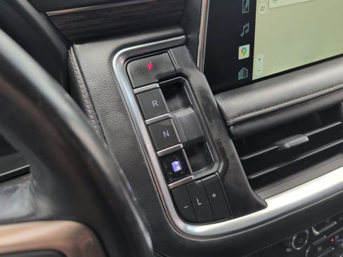 Used 2022 Chevrolet Suburban High Country AWD/4WD image 21