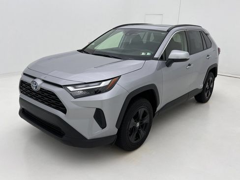 Used 2023 Toyota RAV4 XLE w/ Convenience Package AWD/4WD image 4