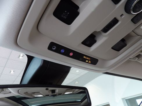 Used 2022 GMC Yukon Denali AWD/4WD image 15
