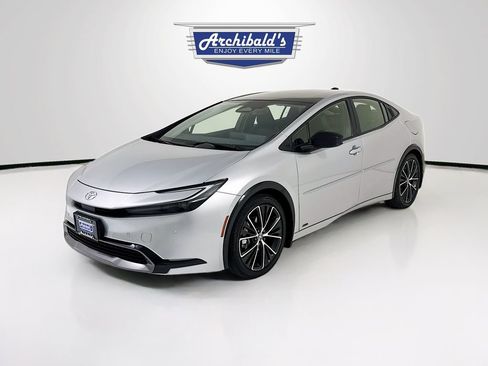 Used 2024 Toyota Prius XLE AWD/4WD image 3