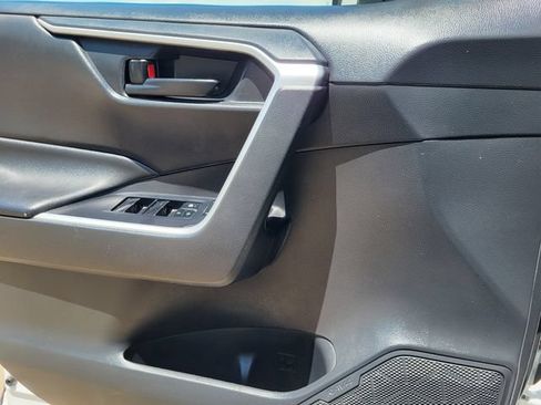 Used 2019 Toyota RAV4 LE w/ Carpet Mat Package AWD/4WD image 13