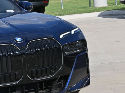 New 2026 BMW 740i image 9