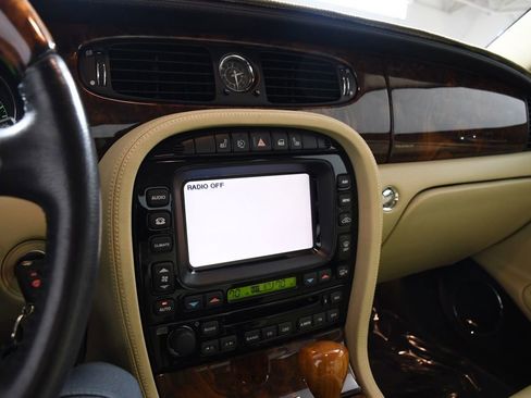 Used 2009 Jaguar XJ8 RWD image 43