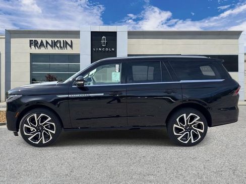 New 2026 Lincoln Navigator Reserve AWD/4WD image 4