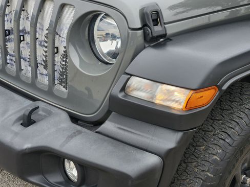 Used 2021 Jeep Gladiator Sport AWD/4WD image 26