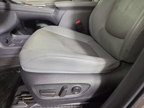 Used 2024 Toyota Sienna Limited AWD/4WD image 32