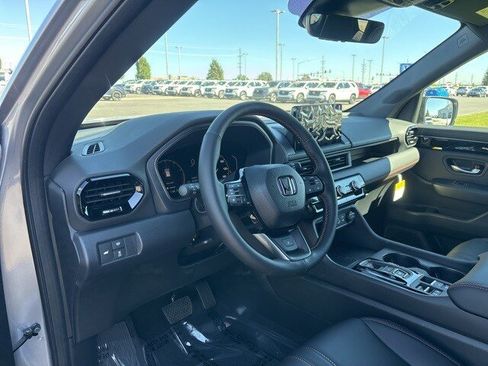 New 2025 Honda Pilot TrailSport image 14