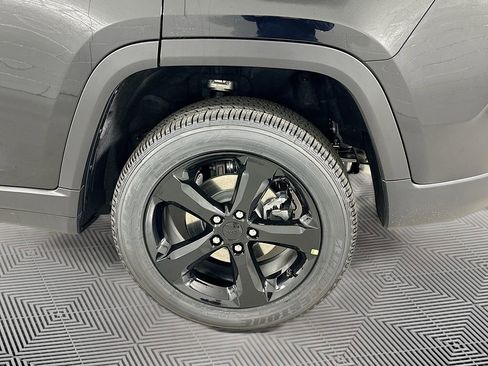 New 2025 Jeep Grand Cherokee Altitude AWD/4WD image 16