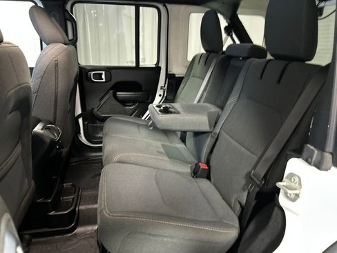 Used 2024 Jeep Wrangler Unlimited image 23