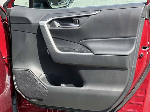 Used 2020 Toyota RAV4 XLE w/ Convenience Package AWD/4WD image 8